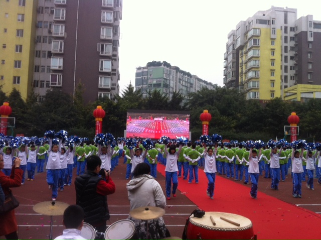 Chinesische Schüler in Reih und Glied